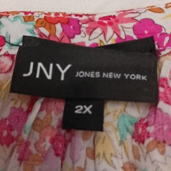 Jones New York size 2X women's colorful floral pull-on blouse. - Picture 9 of 16